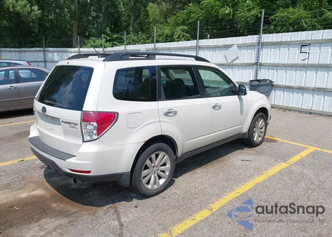 2013 Subaru Forester 2.5X Premium из США, поврежденный, VIN JF2SHADC5DH443393